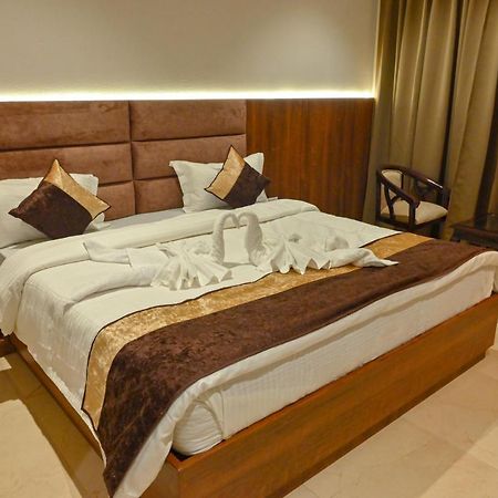 Md Farms And Resorts Mathura Esterno foto