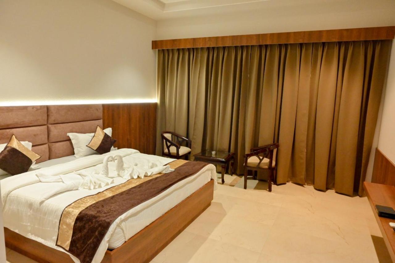 Md Farms And Resorts Mathura Esterno foto