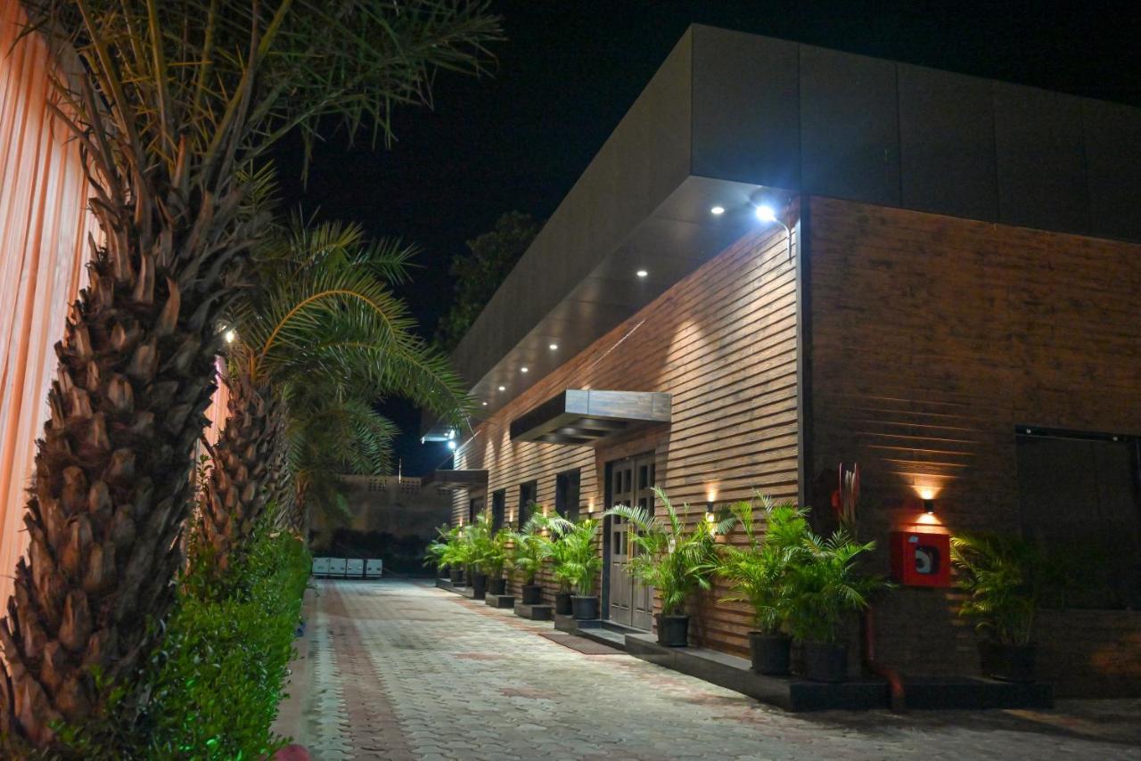 Md Farms And Resorts Mathura Esterno foto