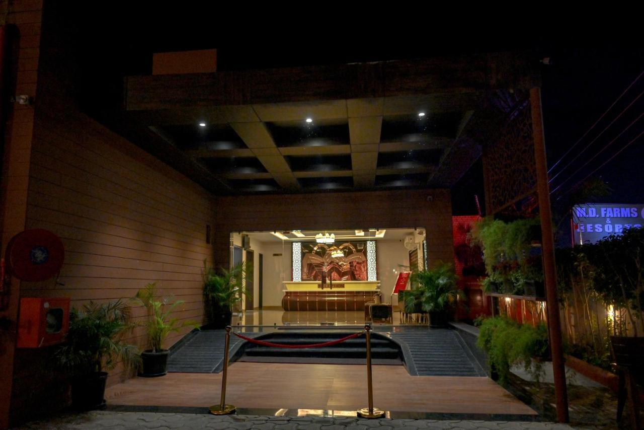 Md Farms And Resorts Mathura Esterno foto