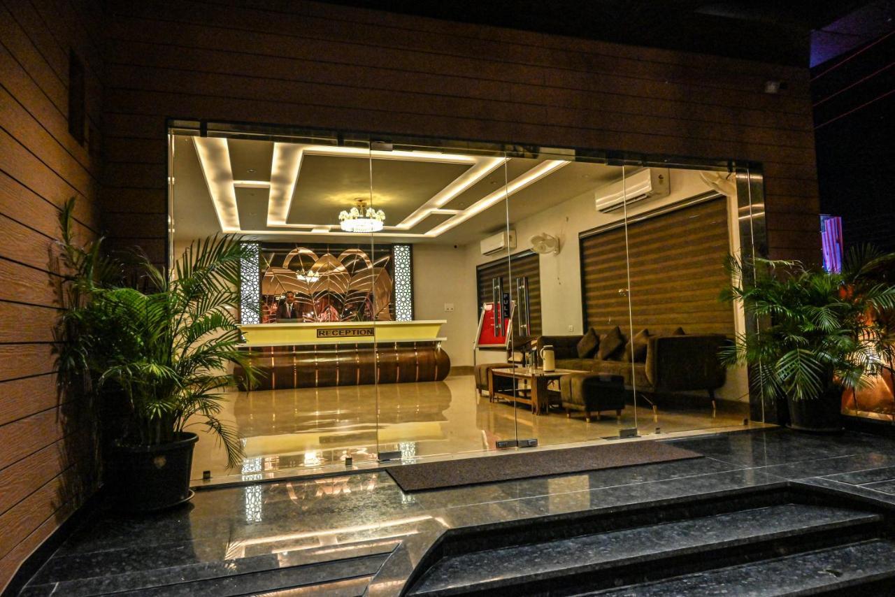 Md Farms And Resorts Mathura Esterno foto