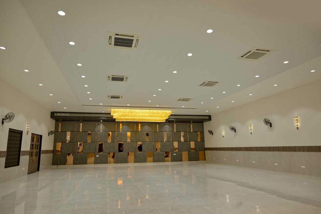 Md Farms And Resorts Mathura Esterno foto