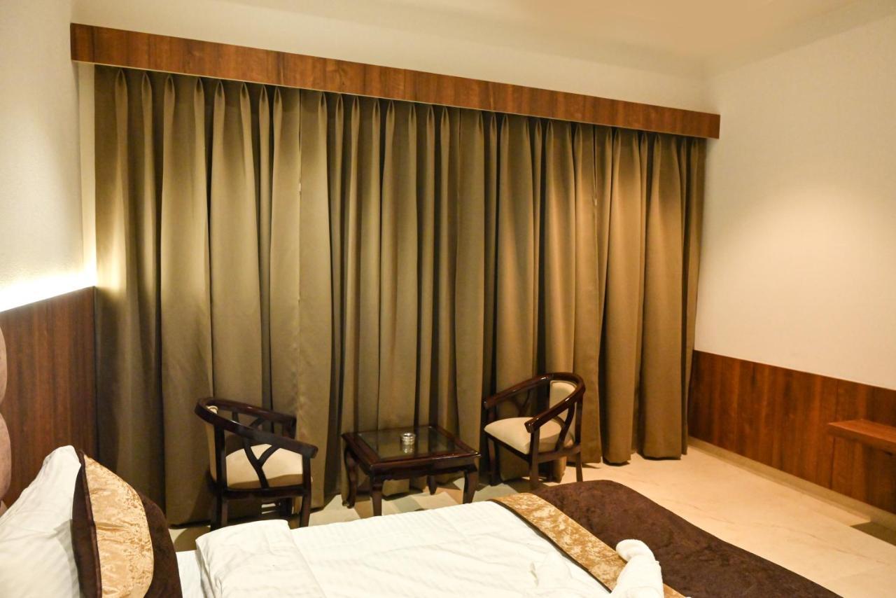 Md Farms And Resorts Mathura Esterno foto